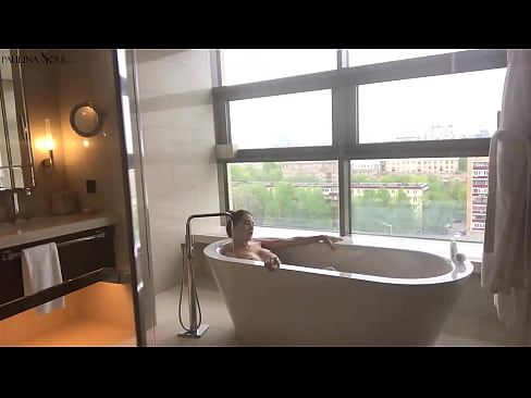 ❤️ Une énorme nana se branlant passionnément la chatte dans la salle de bains Vidéo de baise at fr.pornxlxx.ru ﹏