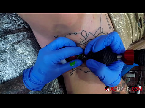 ❤️ Sully Savage, une chaudasse extrêmement tatouée, s'est fait tatouer le clitoris. Vidéo de baise at fr.pornxlxx.ru ﹏